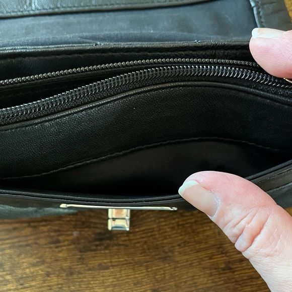 Calvin Klein Black Quilted Crossbody Bag - Picture 8 of 10